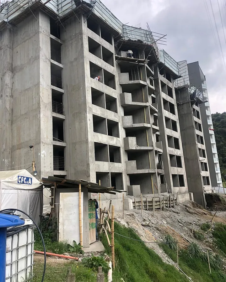 Torres de Amarello en estructura en concreto, en Manizales